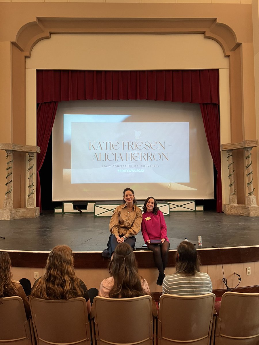WWUOWLSCLC's tweet photo. The heart of our ladies in leadership💙 what brave leaders!!! Show up to the concurrent sessions in Kemper starting around 10! This is open to EVERYONE!! William Woods student or not! https://t.co/igImsjnf2t