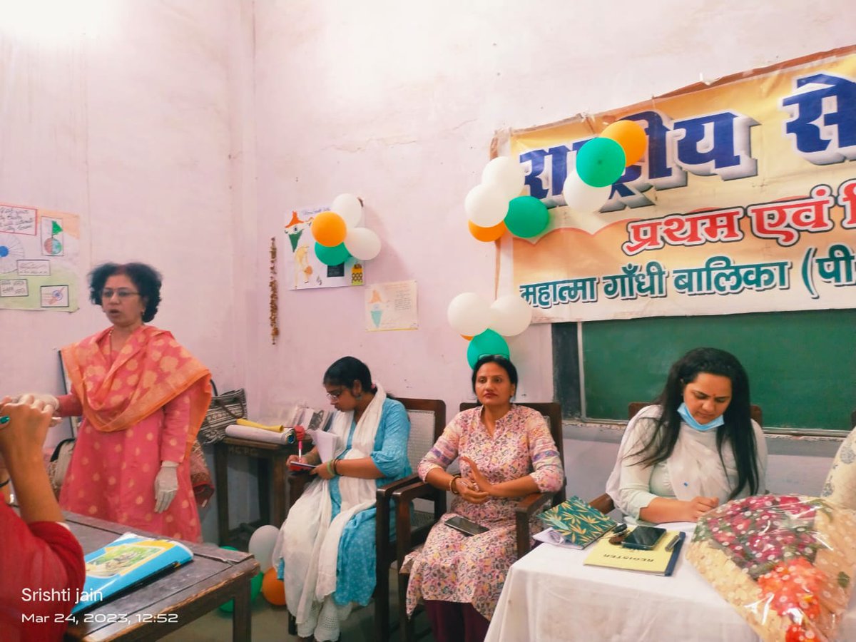 NSSP0SANDHYA's tweet photo. राष्ट्रीय सेवा योजना के विशेष शिविर के दौरान डॉ.किरन( दंत चिकित्सक) डॉ.पूनम (गायनोलाजिस्ट) ने छात्राओं को जागरूक किया। तथा चिकित्सा टीम ने छात्राओं का हीमोग्लोबिन एवं ब्लडप्रेशर की जांच की। https://t.co/Hyd5JJ4dzi