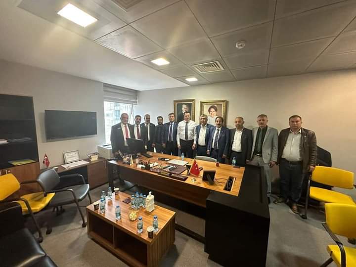 Biz Şanlıurfa ilçe başkanları olarak hiç bir aday adayı adına hareket etmediğimizi tek amacımızın partimizi Şanlıurfa da en iyi sonucu alacak şekilde temsil etme kararlılığındayız.Rabbim #şanlıurfa'mız hakkında  en hayırlısını nasip etsin 
#meral_aksener