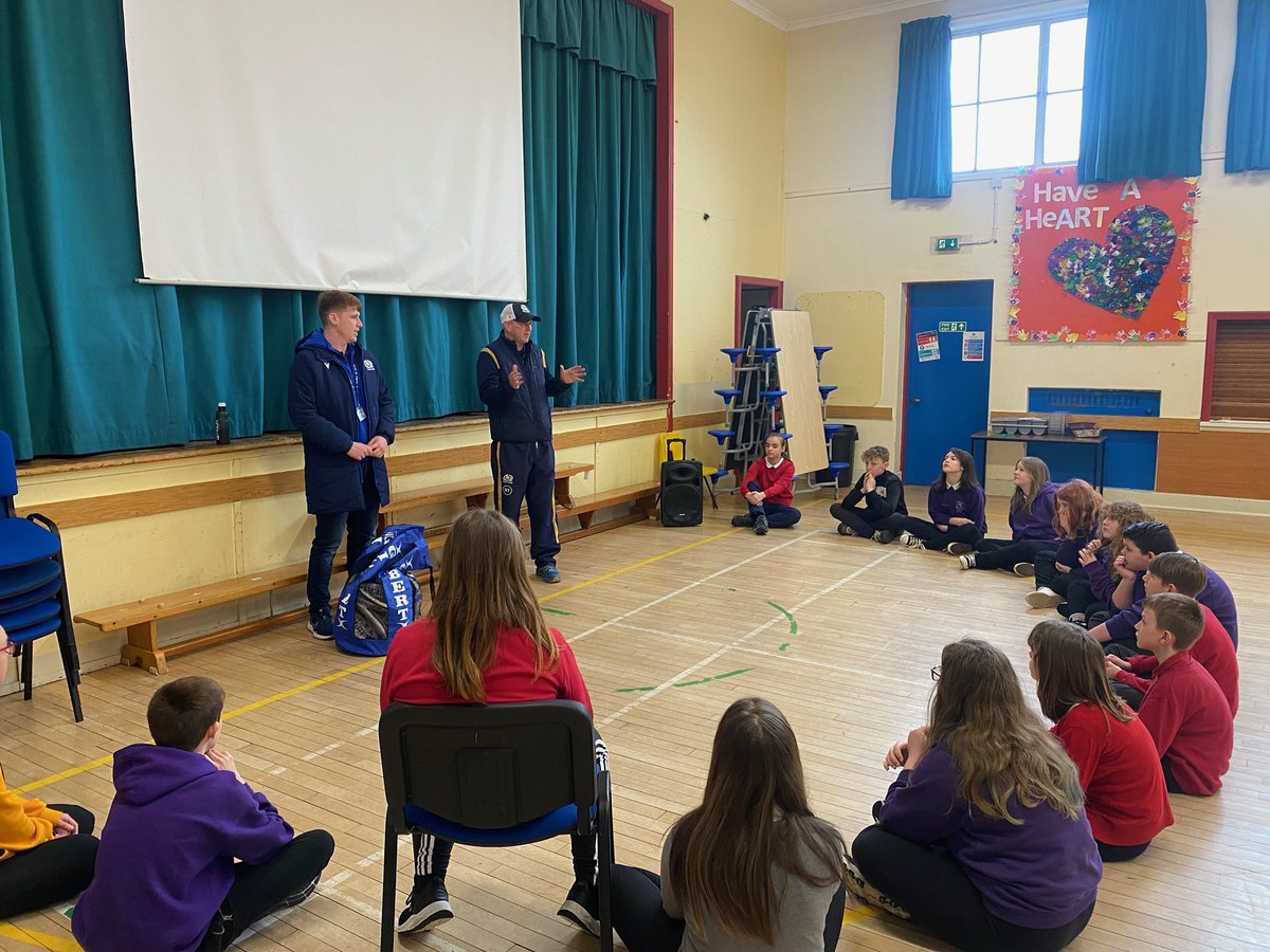 snakeyboy28's tweet image. Great to be down with @d_mckinstray presenting one of my local schools @PhiliphaughS with their @Scotlandteam @scotrugbycoach State School equipment bundle they won👍🏉