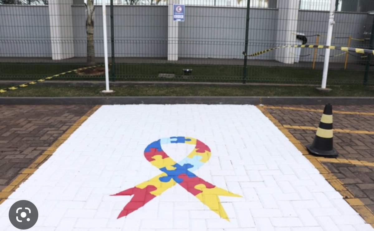 chicodocerrado's tweet photo. 1. Devido o vídeo que está circulando nas redes sociais de um ignorante aqui de Palmas, acho válido trazer algumas informações quanto as vagas de estacionamento para pessoas neurodiversas. Segue o fio 🧵 https://t.co/yGhvameP2D