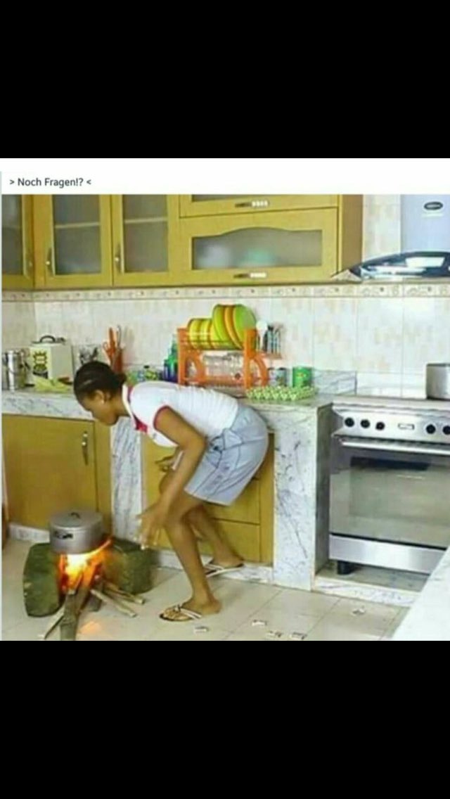 EU Politikern und deutsche Politikern brauchen die Häuser für die Flüchtlinge und Gelder der deutsche Rentnern  sollen die Wohnung verlieren EU
Politikern deutsche politikern müssen nicht ihre Villa nicht sanieren das gilt nicht für die eu Politikern deutsche Regierung gilt nicht