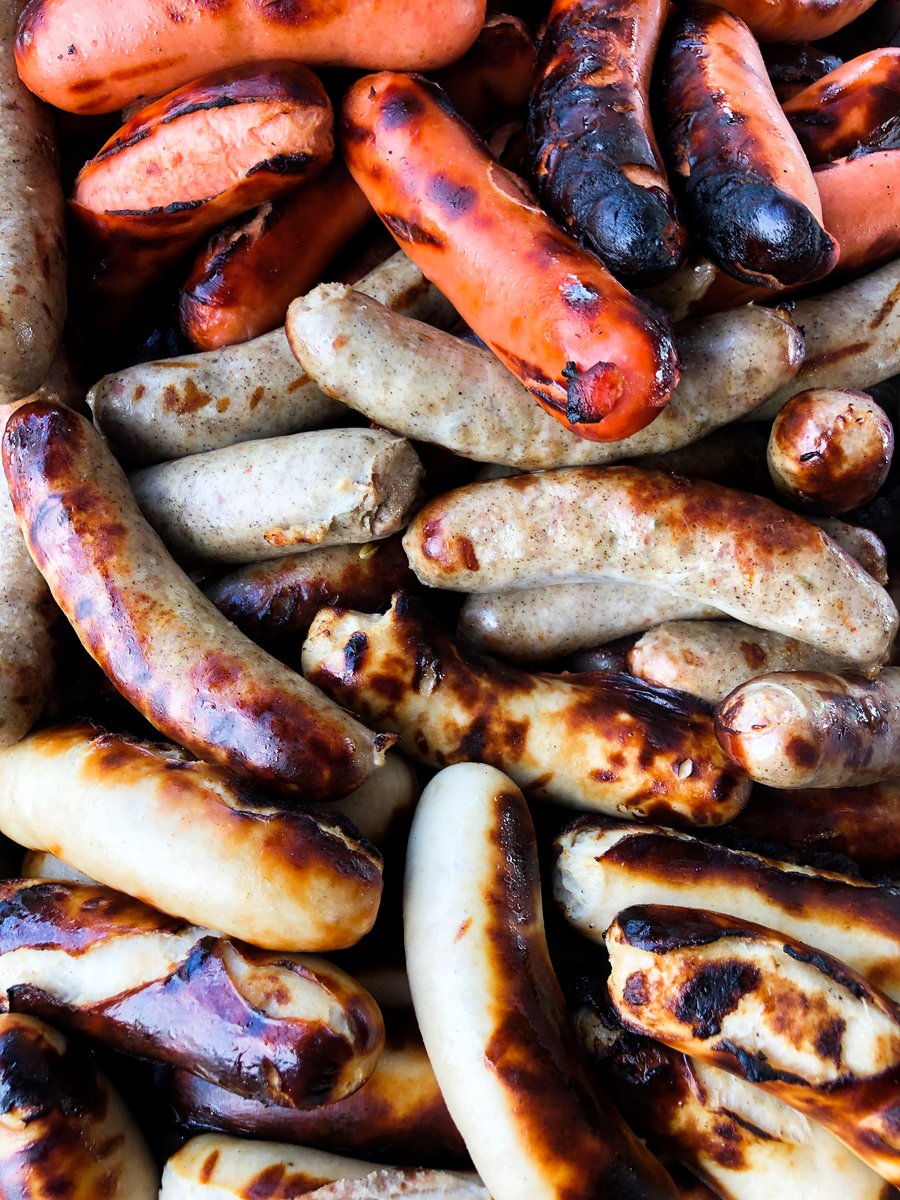 zweigleshots's tweet photo. It's a great night to get 🌭𝘧𝘳𝘦𝘦🌭 Zweigle's!

📍 @RocRedWings Baseball's Back Bash 4-6pm

📍 @AmerksHockey Women in Sports Night presented by Zweigle's with free giveaway on your way out of the game! Puck drop @ 7:05! 🏒 https://t.co/T5CUjyFClB