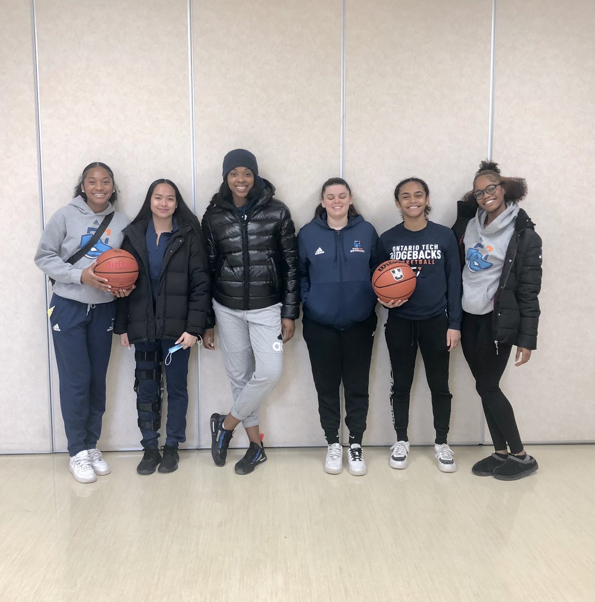 grandviewsa's tweet photo. Big thanks to the @OT_Ridgebacks Ladies Basketball team for visiting our school on Wednesday to teach our students skills such as passing an shooting. The kids had a great time! https://t.co/JiGojG7Cyj
