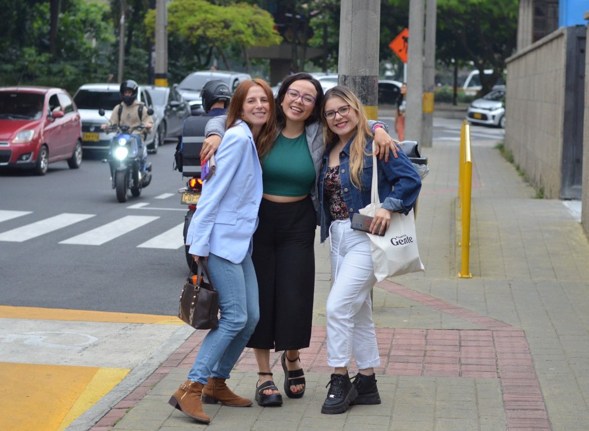 JenniferPedraz's tweet photo. ¡Hoy estamos en Medellín! Estoy súper feliz por estar con este parche de gente luchadora de @dignidad_col 🇨🇴 Para realizar nuestra Asamblea Departamental mañana.

Quintero, Bedoya y Trujillo son el pasado. Antioquia tiene un futuro lleno de derechos y vamos a trabajar por ello✊ https://t.co/ASudb9PWgz