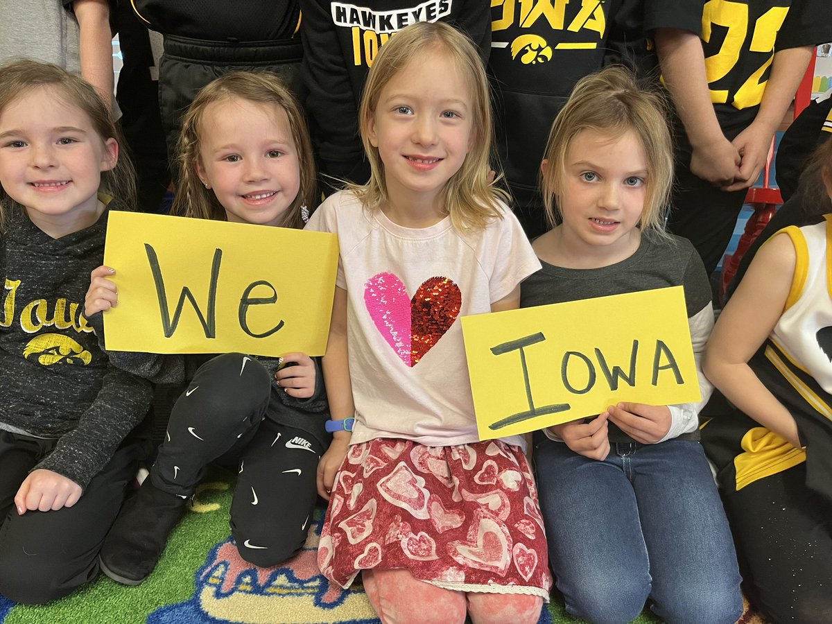 TraciMeyers6's tweet photo. Kindergarteners @IowaCitySchools Penn Elementary are cheering on our @IowaWBB team! We 💗 Iowa! GO HAWKS! 🖤🏀💛 https://t.co/wbt7KXCKnp
