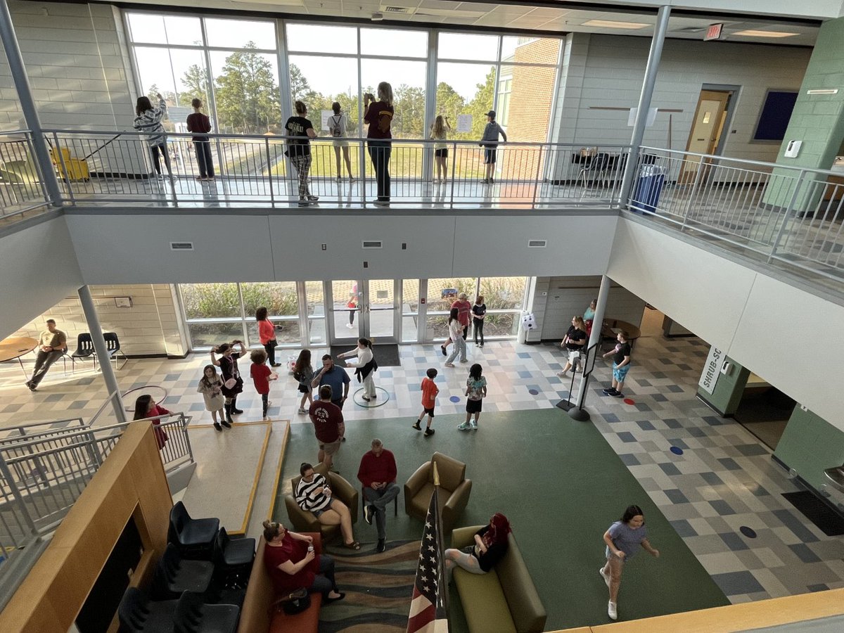 PoquosonSchools's tweet image. The PES March Mathness was a huge success! Thank you to the staff and families for further supporting our students to engage in fun educational activities!

#PoquosonES #MarchMathness #HandsOnLearning