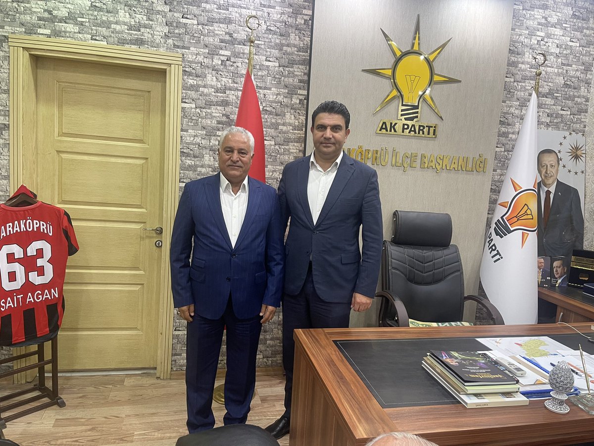 ArsanAslan's tweet photo. 📍Haliliye 
📍Karaköprü 

AK Parti merkez ilçe başkanlarımızı makamında ziyaret ettik.
İlgi ve alakalarından dolayı teşekkür ederiz. https://t.co/2vITVp1oFf