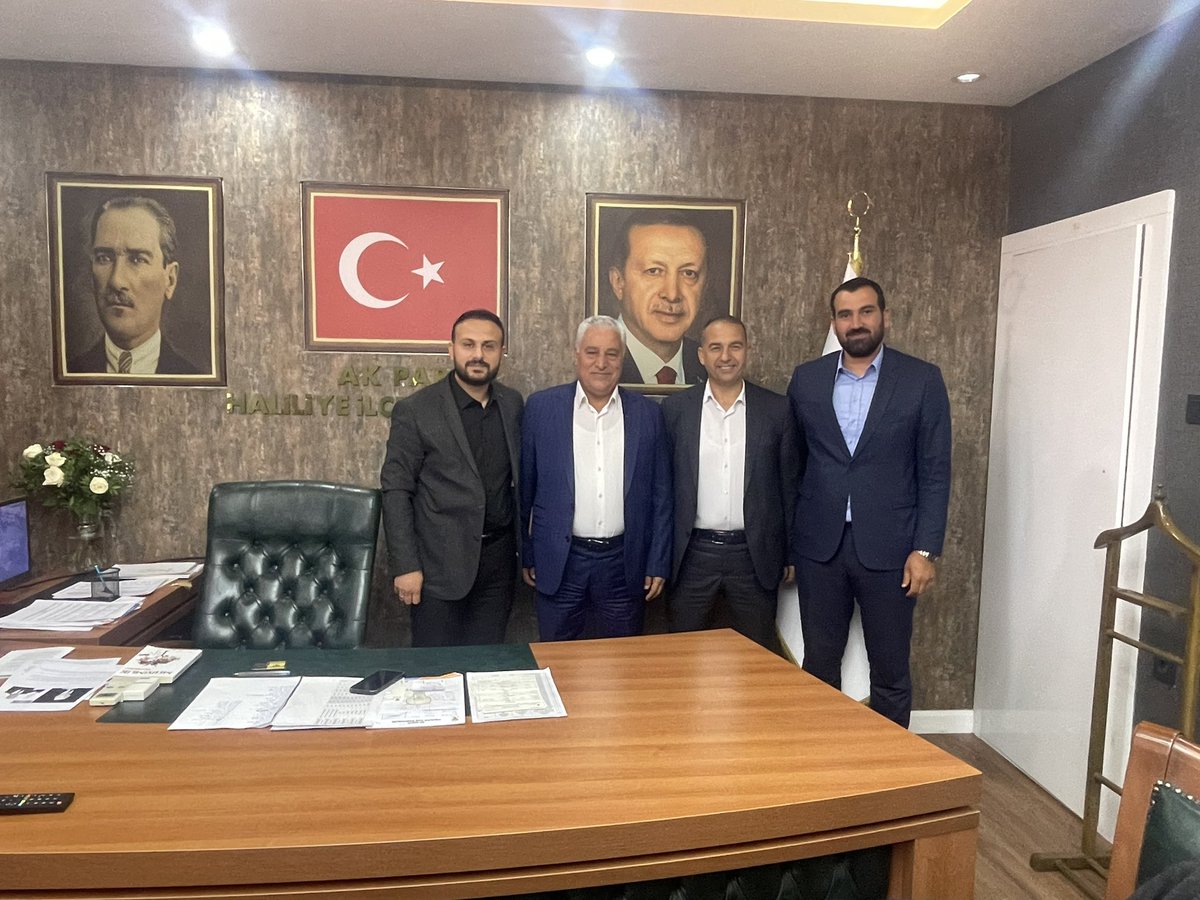 ArsanAslan's tweet photo. 📍Haliliye 
📍Karaköprü 

AK Parti merkez ilçe başkanlarımızı makamında ziyaret ettik.
İlgi ve alakalarından dolayı teşekkür ederiz. https://t.co/2vITVp1oFf