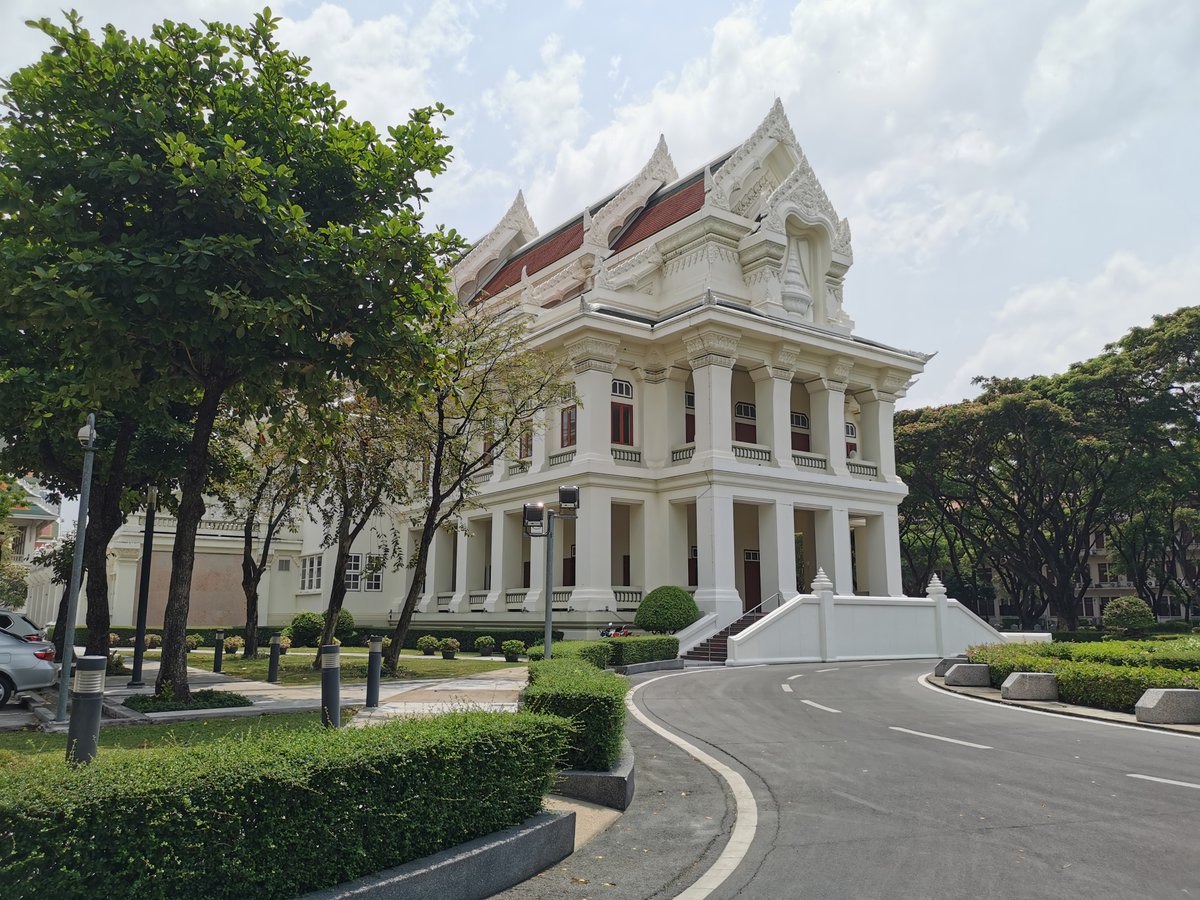 okstate_Global's tweet photo. Places we'd like to be: visiting our long-time Thai partner, Chulalongkorn University, in #Bangkok.
#GloballyOrange #OkStateGlobal https://t.co/ydR8tHrJUd