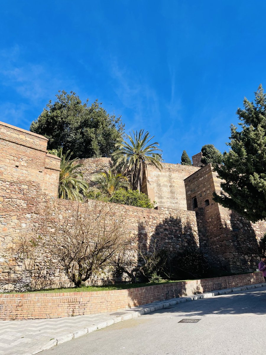 Nomie4's tweet photo. De retour avoir avoir rechargé mes batteries dans cette merveilleuse ville qu’est #Malaga ! Prête pour de nouvelles aventures pro soon 😍 https://t.co/j0APpVrXQU