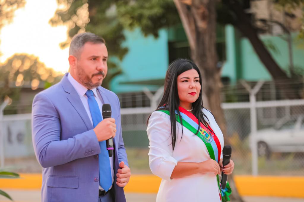 Yinderf's tweet photo. Felicito a la alcaldesa @sugeyherreram digna representante de la mujer venezolana, quien con amor y compromiso viene realizando un excelente trabajo en nuestra Gran #Barcelona 

@NicolasMaduro @luismarcanos
#ChavismoConLaMoralEnAlto https://t.co/QmHoos7hPc