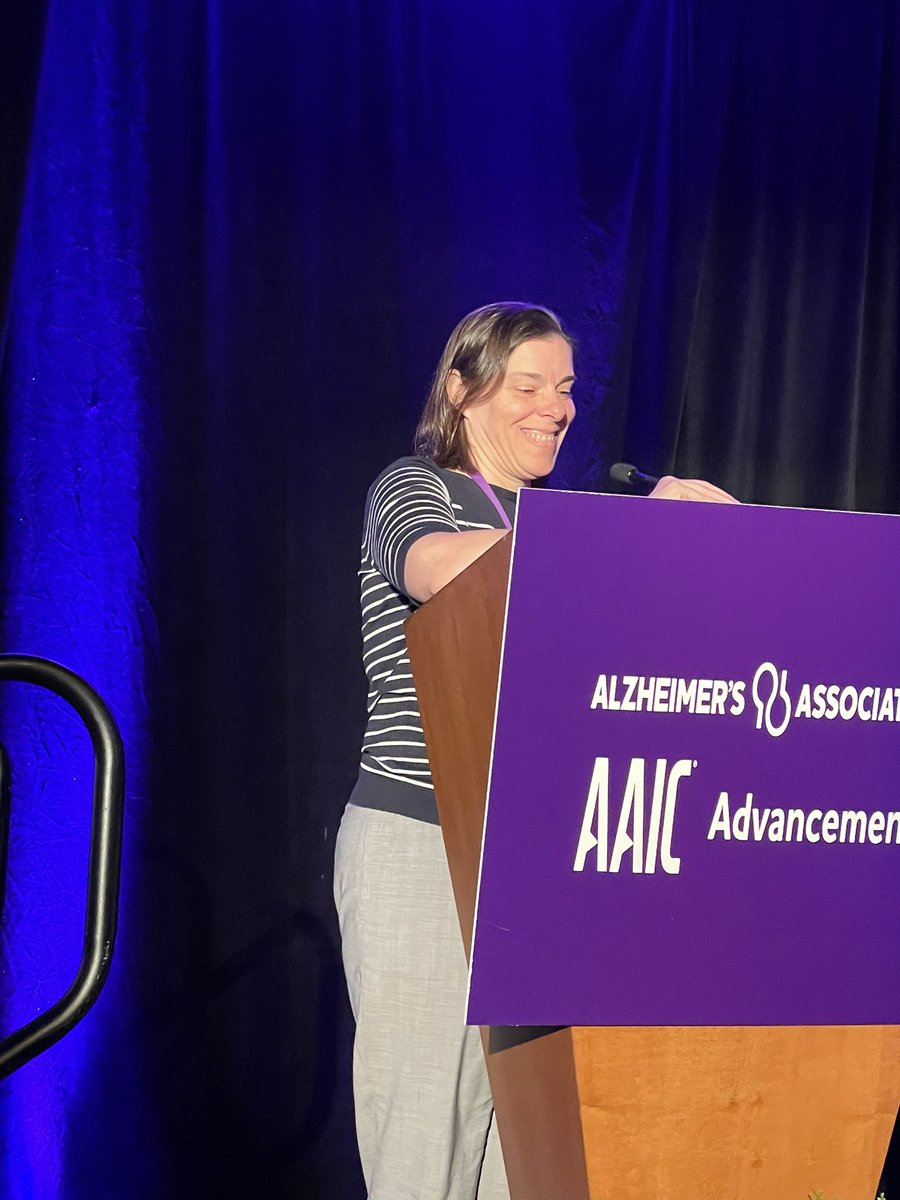 Day 2 @alzassociation #Immunity23 #AnimalModels to #HumanBiology Session chaired by established science rockstar @Wilcock_v2 & rising science rockstar @RebeccaWallings is underway now with @KaczorowskiLab kicking off with a fantastic talk on modeling #geneticcomplexity in mice