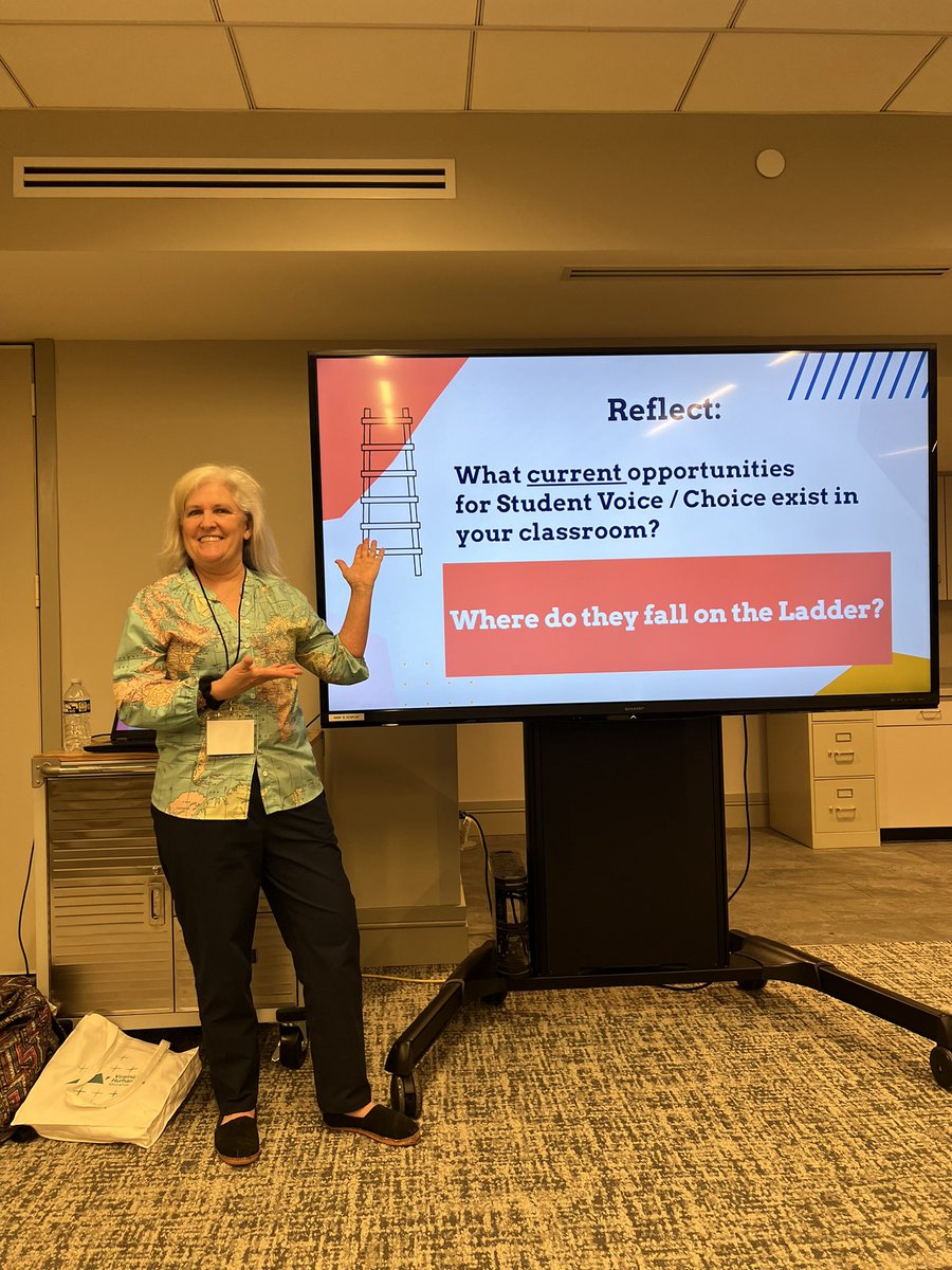 Community building and student voice choice presenting  #vcssc2023 <a href="/FcpsSocial/">FCPSSocialStudies</a> @FCPSHayfieldSS