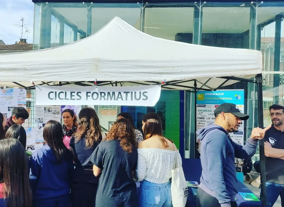 Ausit_Cicles's tweet image. Arrenca la Mostra Postobligatòria de Ripollet!!!!! Fins a les 19:00 estarem a la Plaça del Molí!!!!! Som-hi!

@ActivaFp @educaciocat @RevistaRipollet @AjRipollet @RipolletImpulsa

#ciclesformatius #treballantperprojectes #sompalau #ripolletjove #ripollet