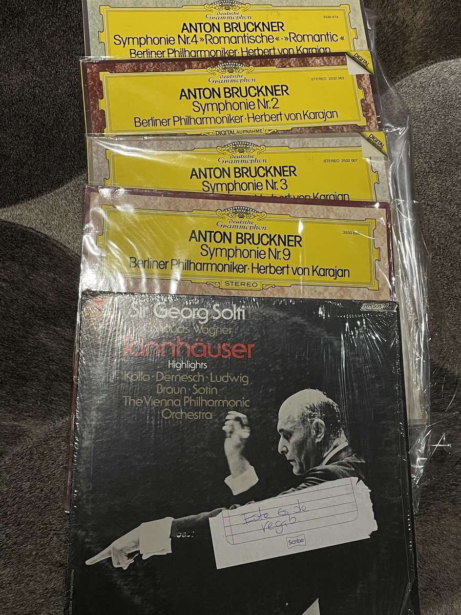 SebastianPJ's tweet photo. A toda madre el vendedor de Mercadolibre. Compré estos vinilos de sinfonías de Bruckner y me mandó un Tannhäuser, con Solti, de regalo.
#gentechida https://t.co/KkFBQvmZ1O