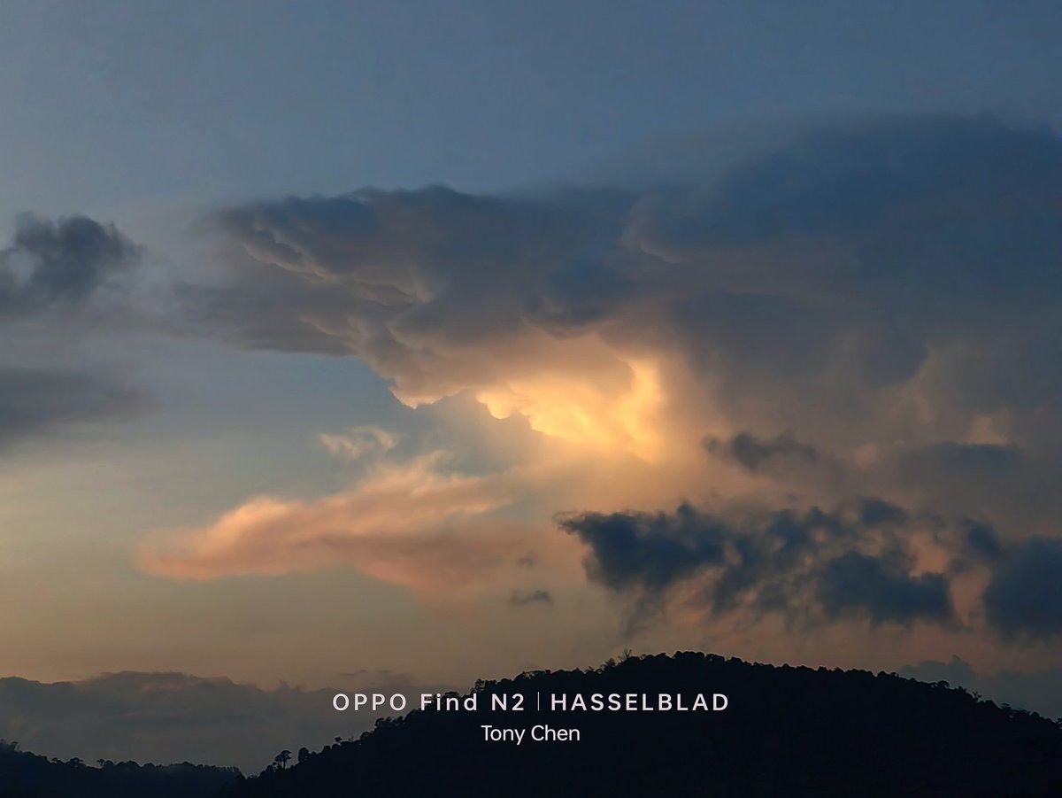 tonychen1979's tweet photo. Golden Cloud or a Monster?
#Ofans #OppoFindN2 #oppo #oppomalaysia #oppofanview #shotonoppo #findn2 #oppophotography  #opposmartphone #oppomobile #shotonoppofindn2  #tonychenphoneography #tonychenoppography  #MyColorOS #ColorOSCreator #evening #goldencloud #monster #cloud https://t.co/98R8oUl6yo