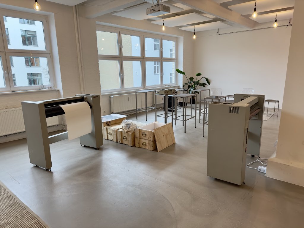 Setting up at <a href="/despace_berlin/">despace.berlin</a> 🧘‍♂️