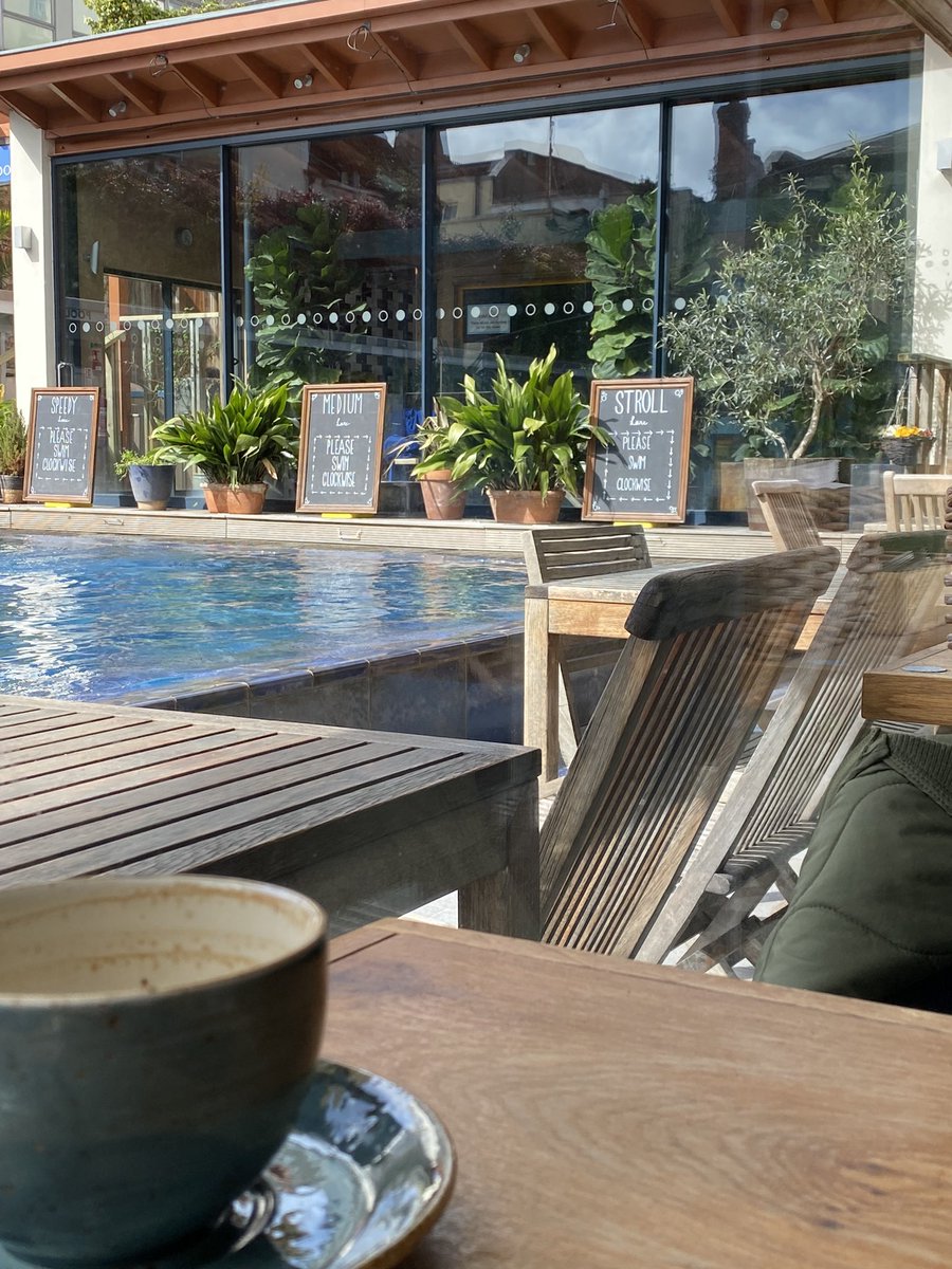 Not a bad spot for a Friday meeting/catch up/breakfast at Bristol Lido ❤️