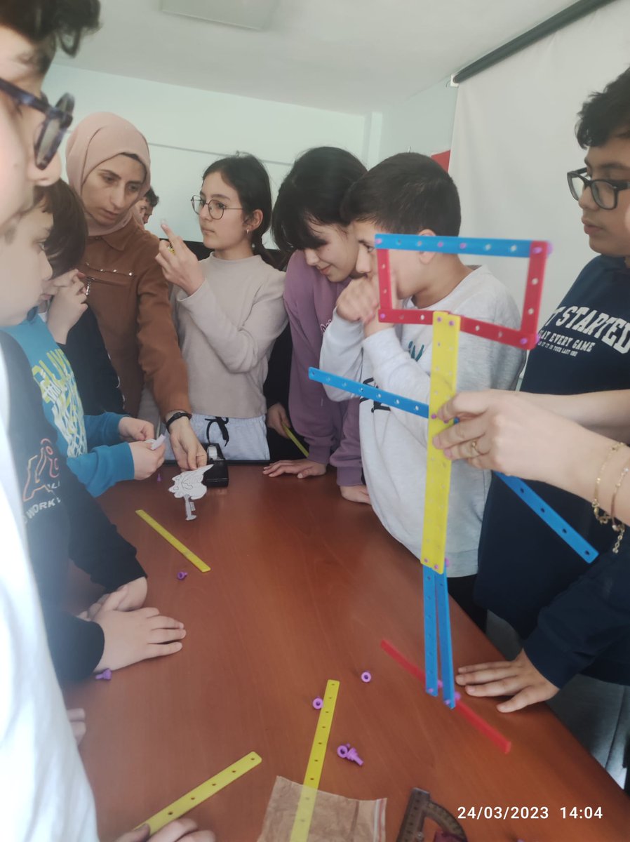 HarezmiTKO's tweet photo. "Açı çocuk" çalışmaları devam ediyor.
@SeyitAliBuyuk
@cengizucc 
@eTwinningBursa 
@kestel_mem  
@eTwinningKestel
@harezmimodeli
@TopluKonutlarOO https://t.co/DEg74NN0kG