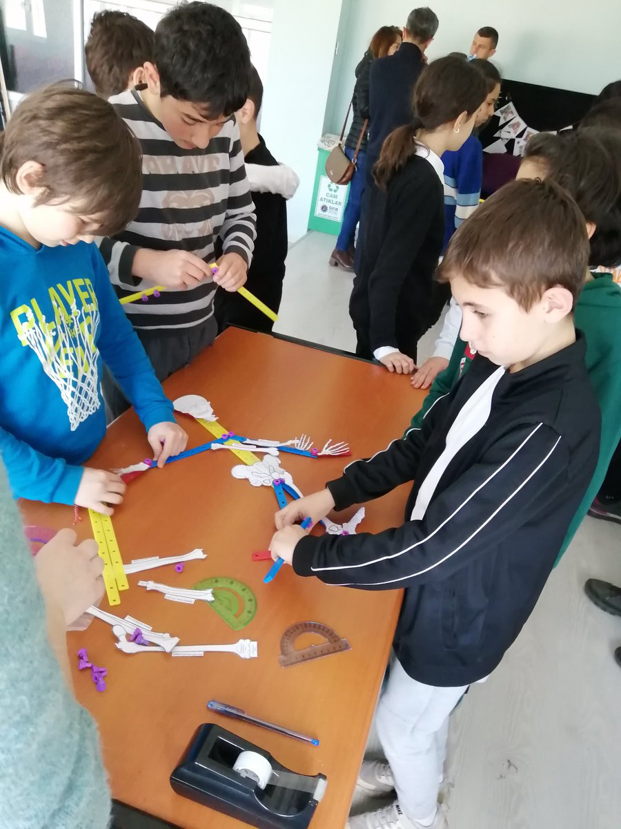 HarezmiTKO's tweet photo. "Açı çocuk" çalışmaları devam ediyor.
@SeyitAliBuyuk
@cengizucc 
@eTwinningBursa 
@kestel_mem  
@eTwinningKestel
@harezmimodeli
@TopluKonutlarOO https://t.co/DEg74NN0kG