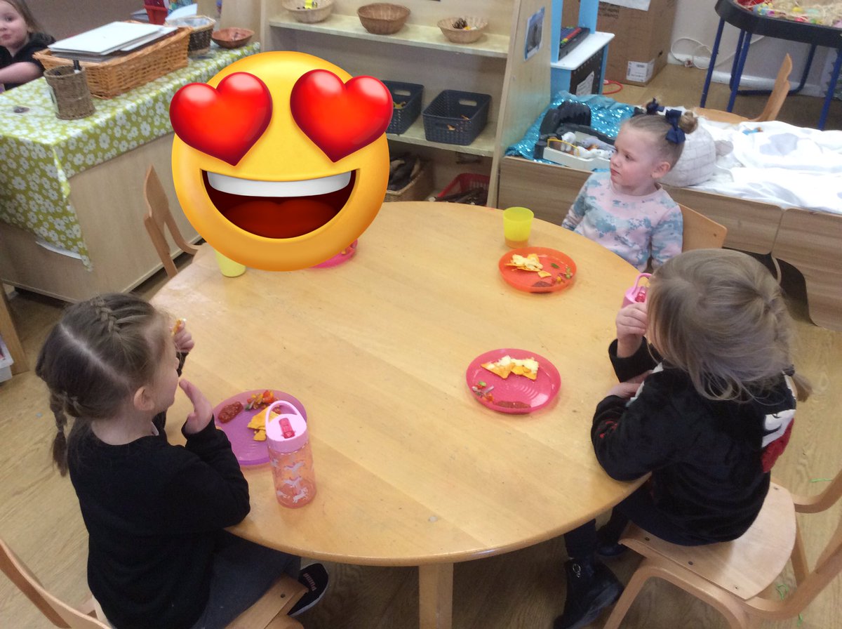 EgremontEYFS's tweet photo. It’s tasting time! We have loved having nachos and home made salsa this week. We described it as crunchy and spicy. Of course we shared some with Mark @mwmultisports and even gave him a fun sized chair to enjoy it on #funsnackfriday #learningwhereourfoodcomesfrom #makeittasteit https://t.co/iScwq8cWyr