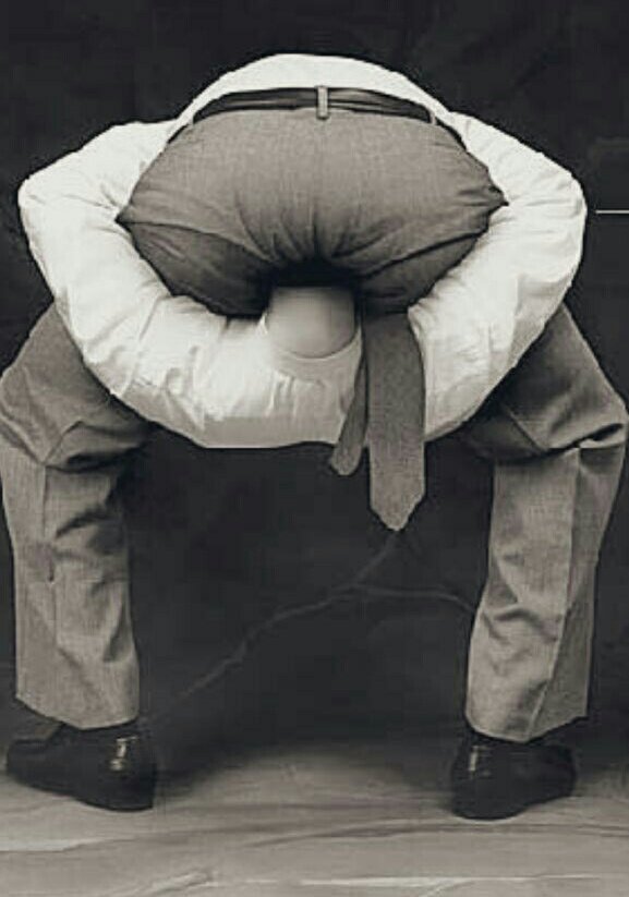 Jangan karena kalian punya kuasa, jangan karena kalian punya senjata dan instrumen yang sewaktu - waktu bisa mengintimidasi &amp; menjerat jelata, lalu kalian sembunyi dibalik narasi demi KONDUSIFITAS WILAYAH !! 

KENAPA KALIAN TIDAK BERHENTI PURA - PURA ? APA MASIH KURANG PELAJARAN