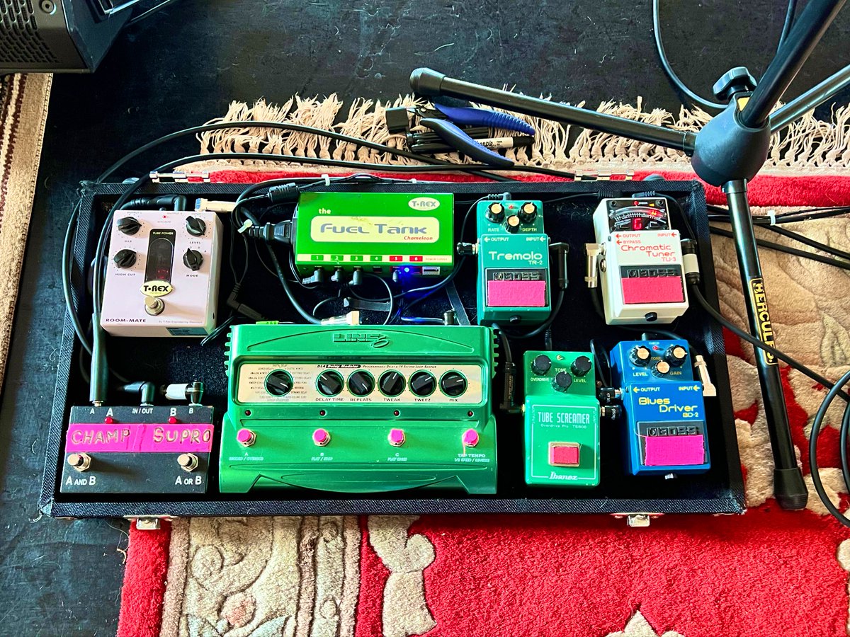 Plumes Friday… Pedal board’s growing by the session… #Plumes #Plumedores #TRexPedals #Tubescreamer #SuproAmps #Line6
