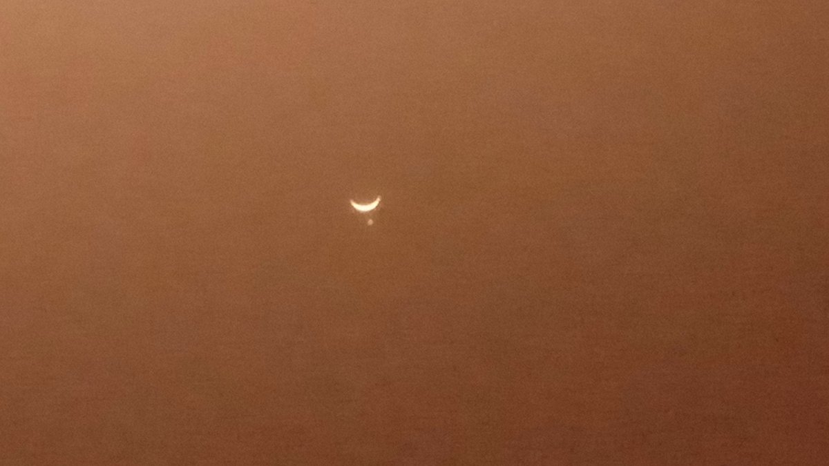 जुन र ताराको मनोरम दृश्य  😍😍😍😍जुन र तारा एक भै सके आफ्नु भने अतोपतो छैन घोप्टे 😋😋