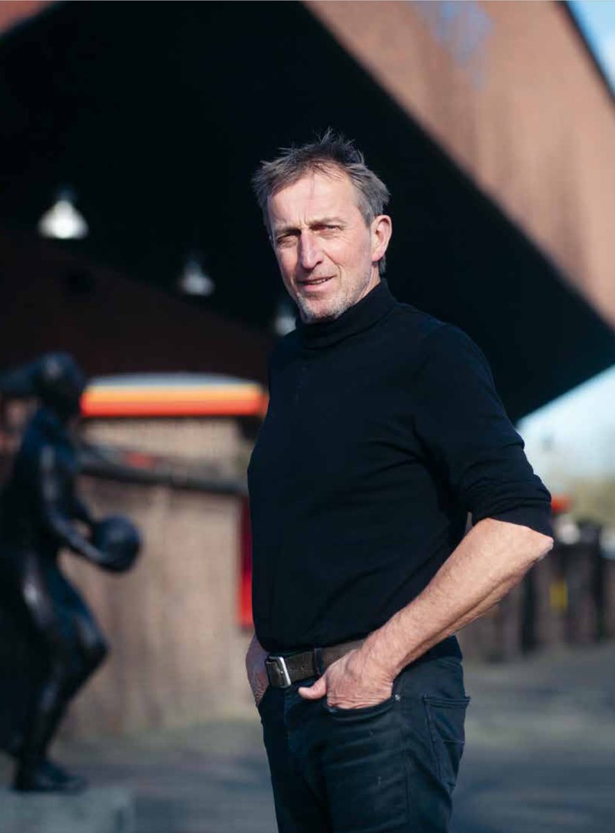 De architect is aanstaande donderdag (30 maart) te gast in de Adelaarshorst, wanneer Staantribune, <a href="/GAEagles/">Go Ahead Eagles 🦅</a>, <a href="/NietteKraken/">Niet te Kraken</a> &amp; <a href="/kippenhok1902/">🐔Kippenhok🐔</a> een avondje voetbalcultuur organiseren in het teken van het stadion aan de Vetkampstraat.
Gratis toegang, aanmelden ➡️ info@staantribune.nl