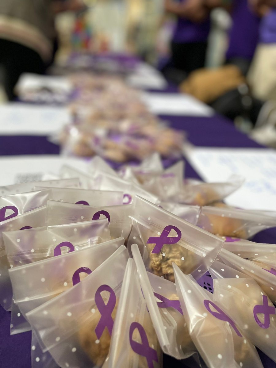 neuron2brain's tweet photo. Happening now!! at Toronto western hospital atrium.
Come join us at our information and bakes booths. We will be here until 3pm today. To support Epilepsy research: https://t.co/H5gA88wZ9c 
#hopeforacure #PurpleDay2023 #Epilepsyawareness https://t.co/YloUOhojwX
