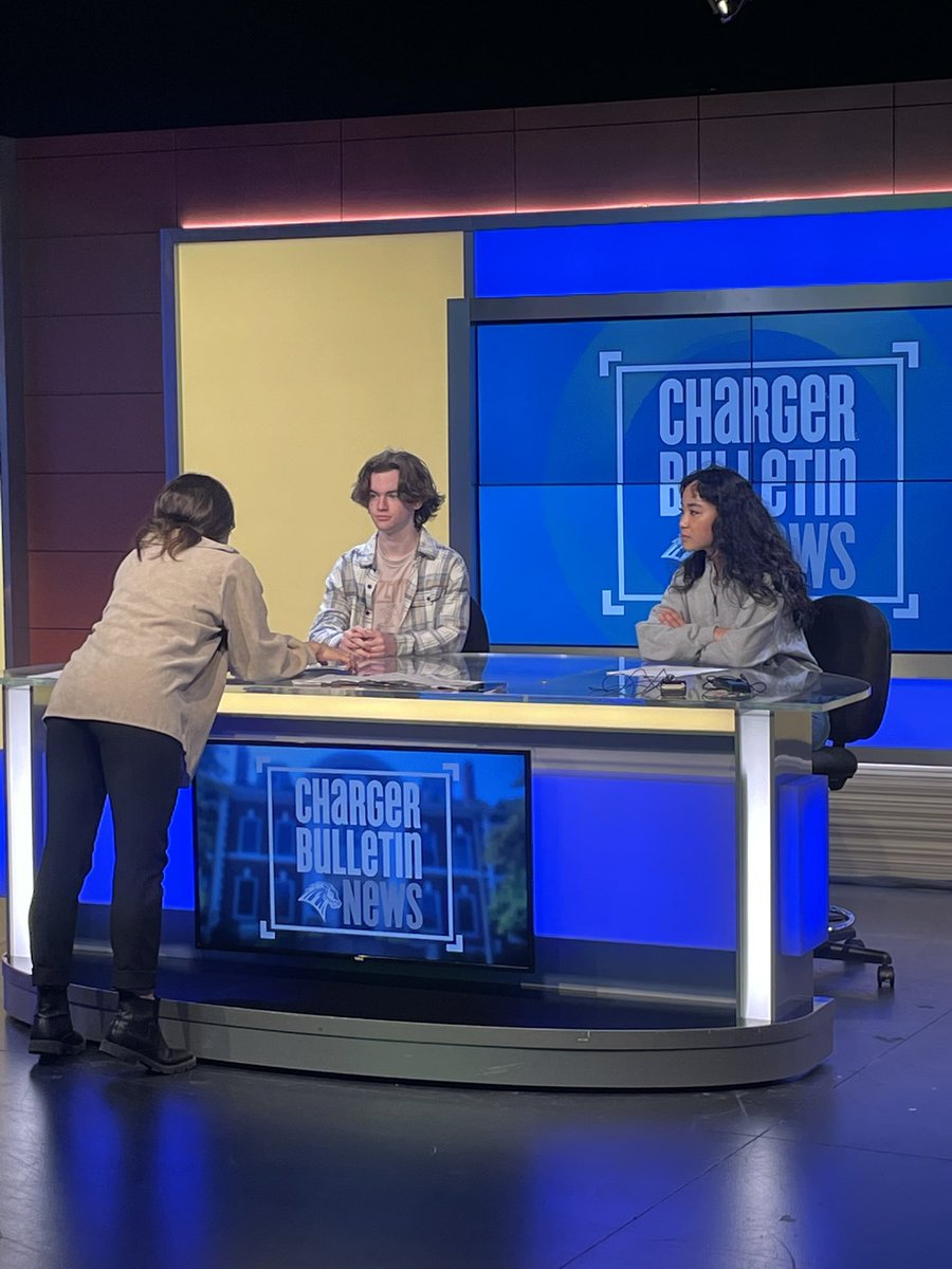 ManeStMirror's tweet image. Getting ready to run their own news segment #Foran #journalism with UNH charger news #lionpride 💙❤️🗞📰