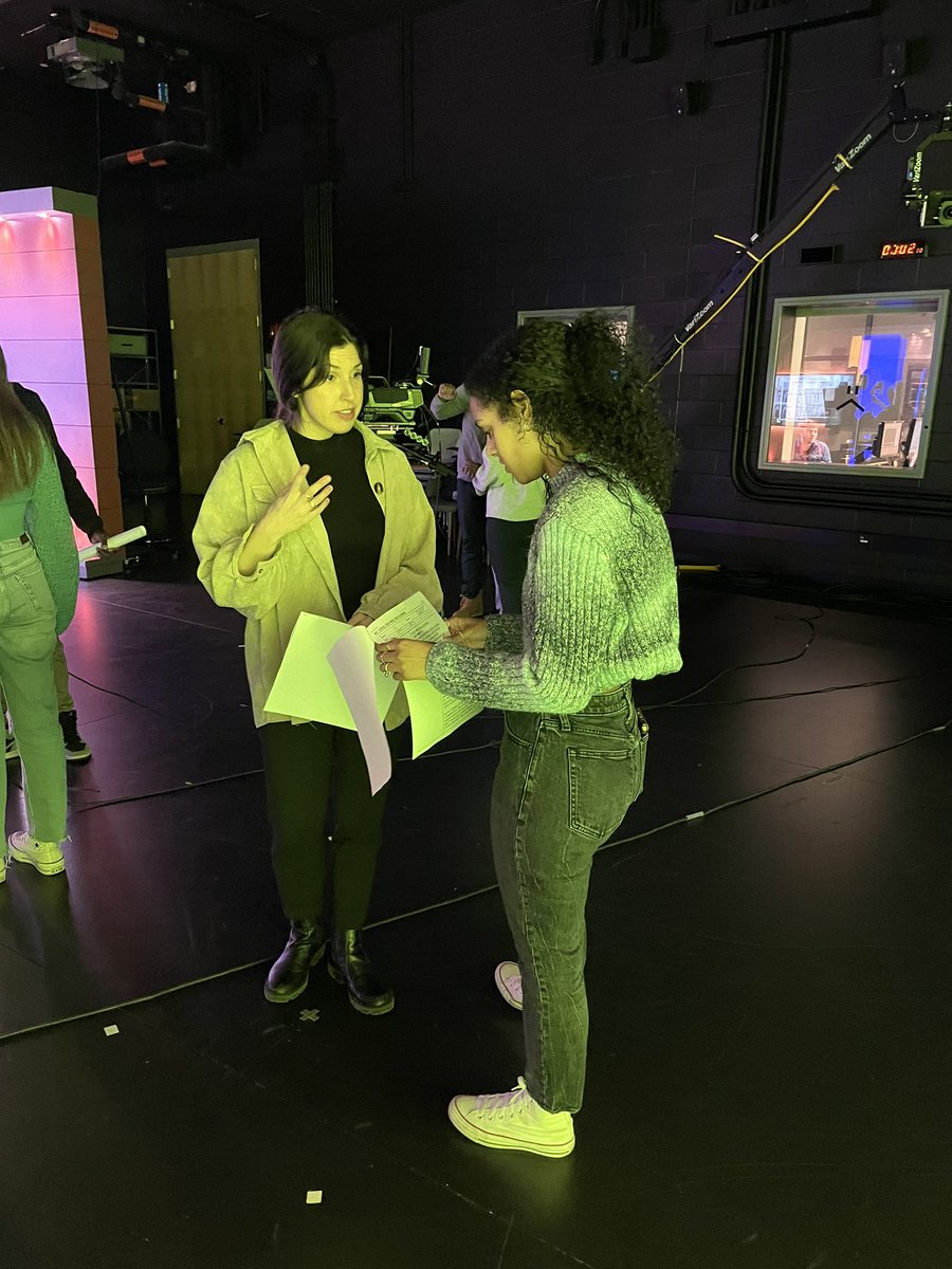 ManeStMirror's tweet image. Getting ready to run their own news segment #Foran #journalism with UNH charger news #lionpride 💙❤️🗞📰