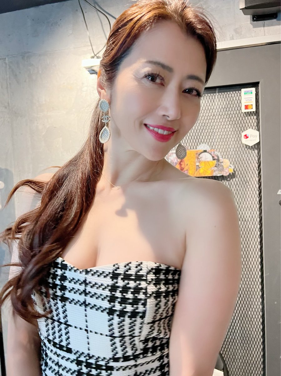 北条麻妃 on X: RT @Soara895: 3月のマキさん💙 4年分を振り返る💙 変わらぬ美貌です💙 #北条麻妃 @makihojyo  t.corbdg0TMPKo  X