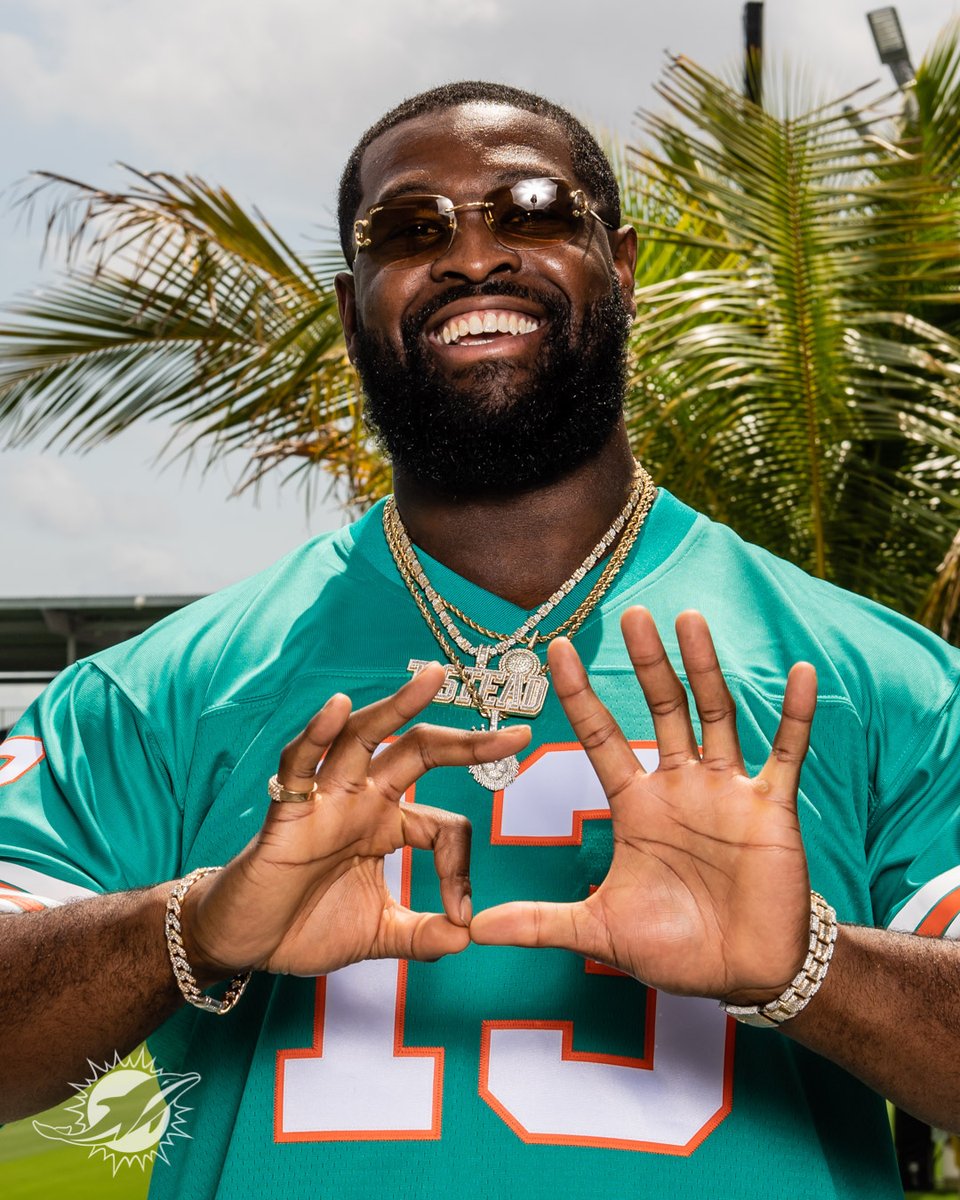 MiamiDolphins's tweet photo. One year ago 🔥

@cheetah 🤝 @T_Armstead72 https://t.co/3RvotXCoiK