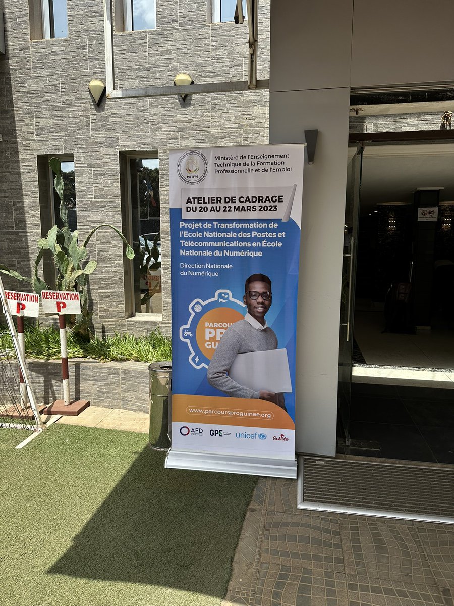Amina_AK_N's tweet photo. Une semaine riche👌🏽
Des ateliers avec le @MetfpGn pour nous écouter et
📌aider au design des parcours pro de la future #EcoleDuNumerique..
Des rencontres et échanges prometteurs 🤞🏼
Vivement la suite!! https://t.co/1Ae2kZErMc