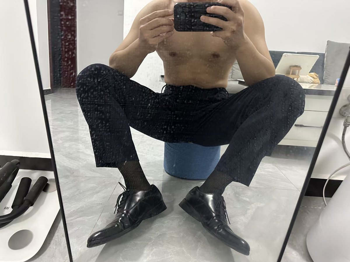 oliver70617469's tweet photo. 我服了 太长时间没碰男人了 每天都想飞 https://t.co/P9XUoemXkZ