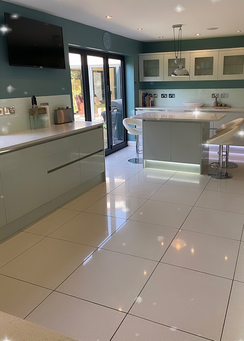 <a href="/PerfectCleanVOG/">Perfect Clean VOG</a>
 
Ending a busy week with a beautiful kitchen clean in the sunshine! ☀️
Ready for the weekend! 😊🌼

#PerfectCleanVOG #SpringClean #KitchenInspo