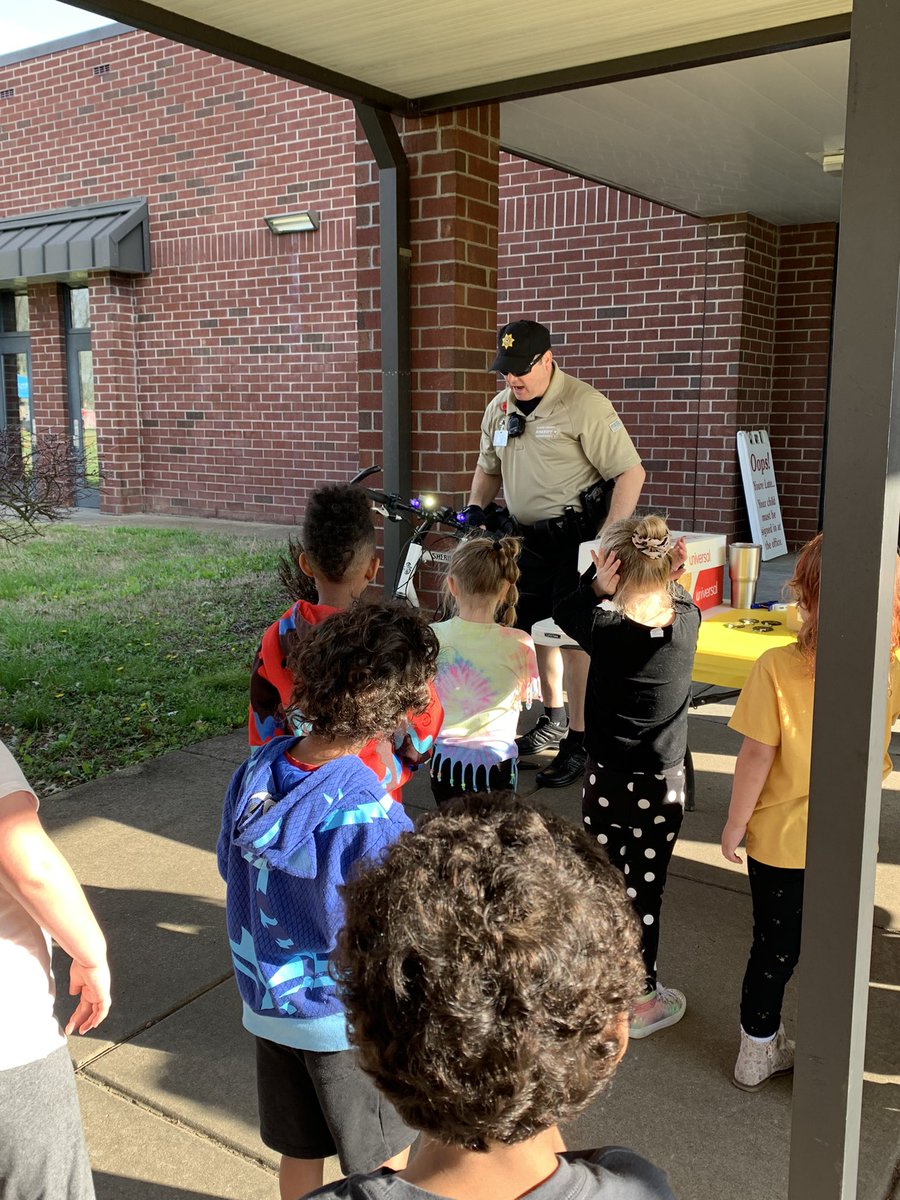 PresleyFarm's tweet photo. Our #buzzworthy Pre-K students are enjoying Career Day @howell_stem @howellprincipal https://t.co/qYM33B3IKi