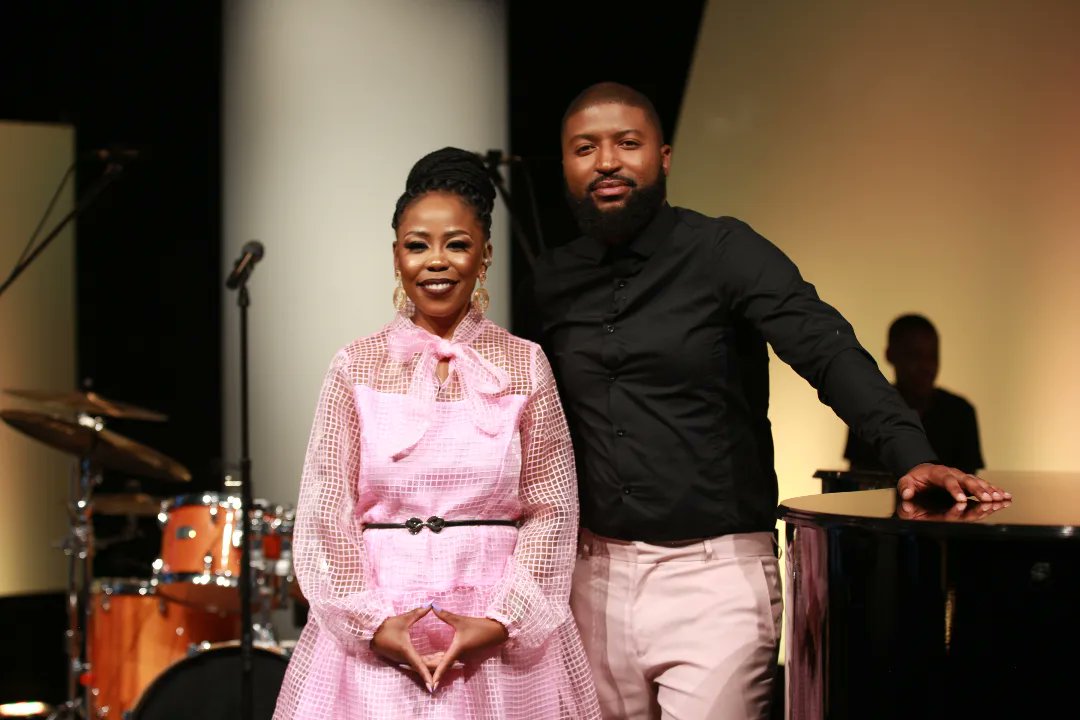 ONEGospel's tweet photo. Thank you so much tuning into our 2nd episode of #1GEasterSpecial 📺

We certainly hope you were edified.🤲🏼 

See you all next week. 👋🏾 

#OneGospel #EasterSpecials #RoadToEaster https://t.co/rHbR8PWdyh