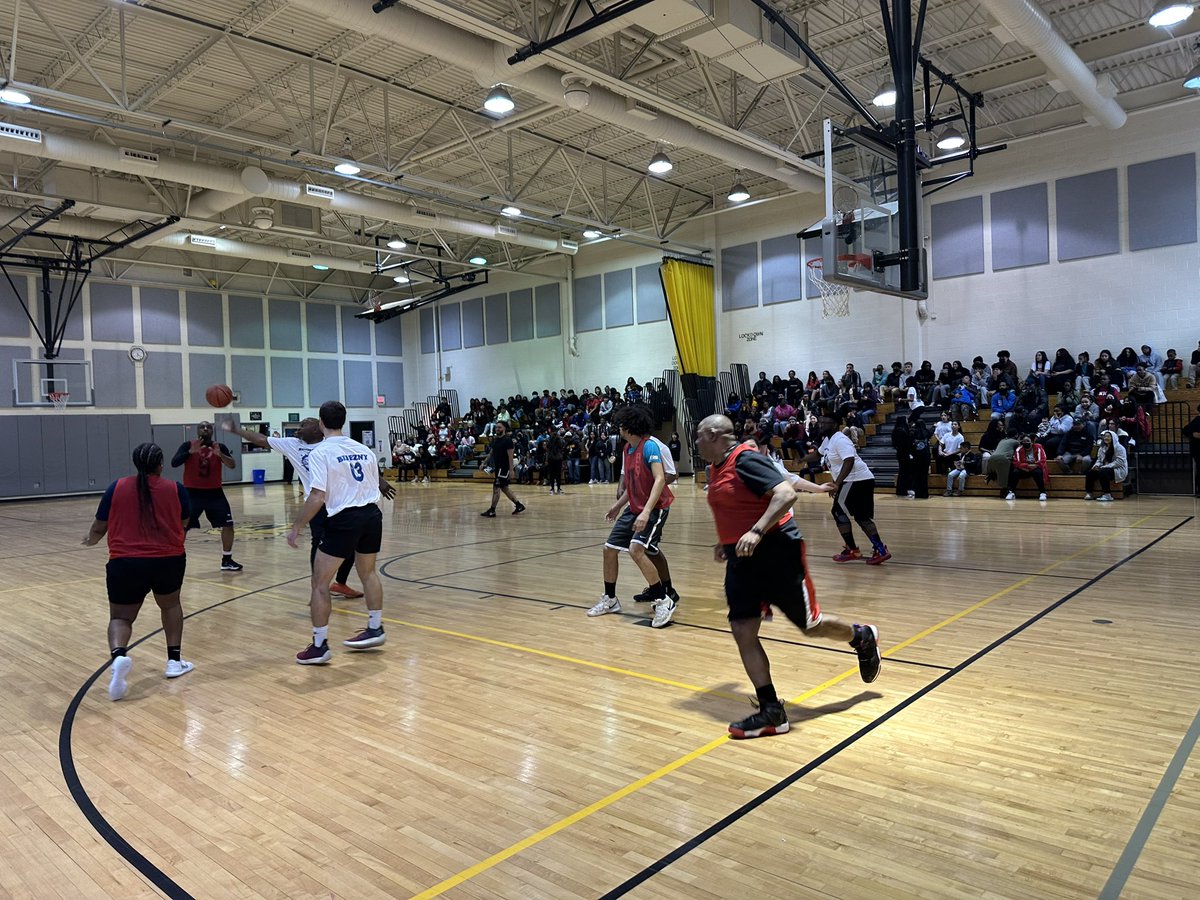 PlainfieldBOE's tweet image. Congratulations Hubbard Middle School on their victory in the Hubbard vs. Maxson staff Basketball game!  @ppsd_supt @hanae_wyatt @Mr_Cameron_Cox @hrplainfieldnj 

#movingplainfieldpublicschoolsforward #basketball #Hubbard #maxson