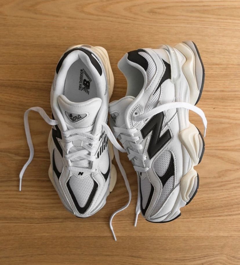 DayDreamKicks's tweet photo. New Balance 9060 ‘White Black’ https://t.co/B4Fxb5n04w