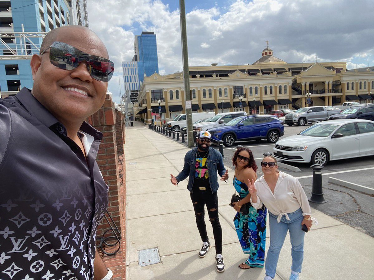 WayNeONEdeR's tweet photo. The original crew. This is well over 2 decades of friendship. 20++ years of family. I absolutely loved the reunion. You have no idea how much this was needed. Love you all to the moon and back. 💯♥️ https://t.co/TgENlAuWDD