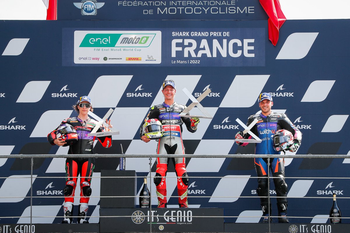 MotoEofficial's tweet image. 🇫🇷🔙 It surely was a spectacular weekend in Le Mans for the #MotoE riders in 2022! 

@DomiAegerter77 won the second #MotoE race by beating Mattia Casadei and @NickCanepa59 , also on the podium. @ericgranado was 5th in the race, right behind Zannoni🔋⚡

#2022recap