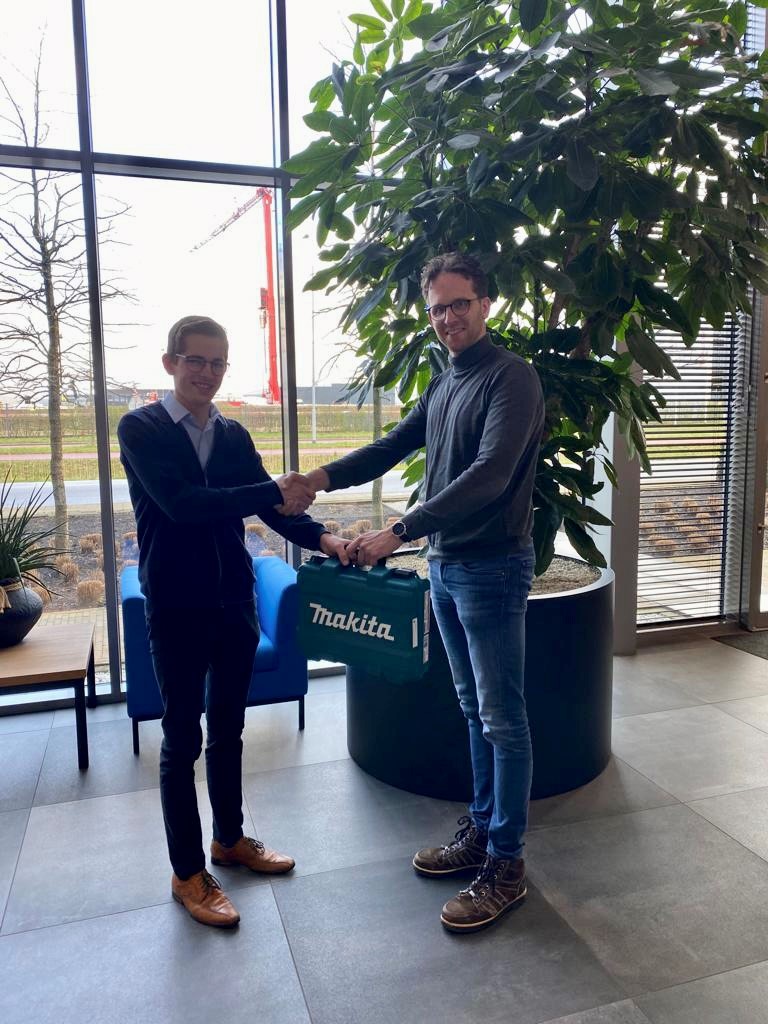 Vandaag heeft een prijs uitgereikt aan een bezoeker van de open avond van het Hoornbeeck College in Amersfoort. 

We hebben tijdens deze avond veel enthousiaste studenten en geïnteresseerden ontmoet en we zijn verheugd dat we één van hen konden belonen met een mooie prijs.