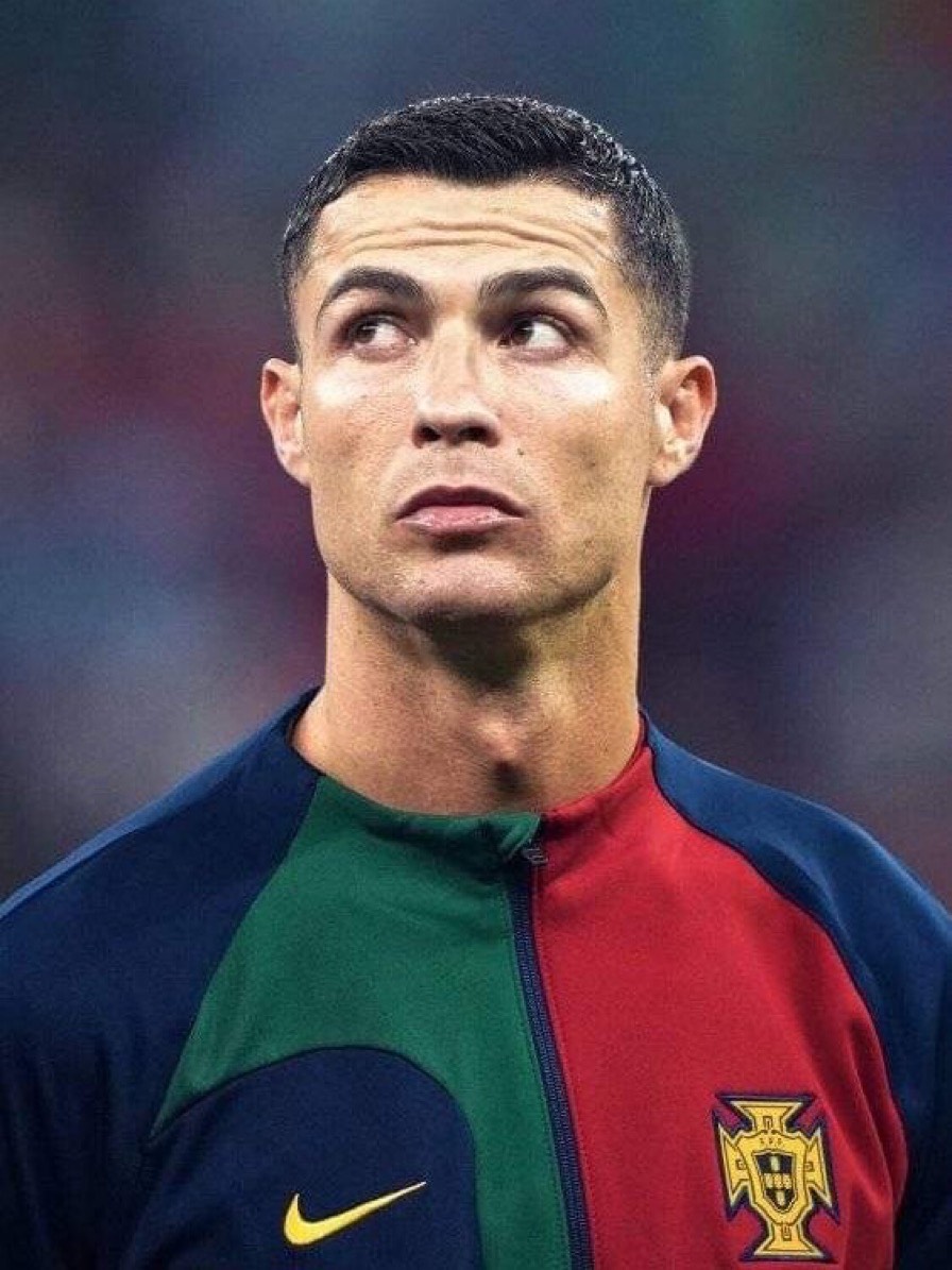 TeamCRonaldo's tweet photo. Cristiano Ronaldo needs to score 170 more goals to become the first ever player to reach 1000 professional career goals.

Do you think he can do it ? https://t.co/BKFpEyojmg