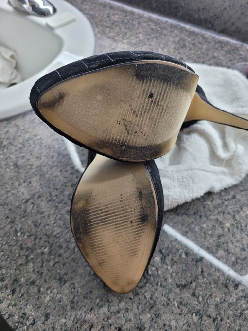 #PSA Do not walk #barefoot in your #hotel or #motel rooms. These are ONLY used in hotels. And this is<a href="/tag/psa"class="tags">#PSA</a><a href="/tag/barefoot"class="tags">#barefoot</a><a href="/tag/hotel"class="tags">#hotel</a><a href="/tag/motel"class="tags">#motel</a>