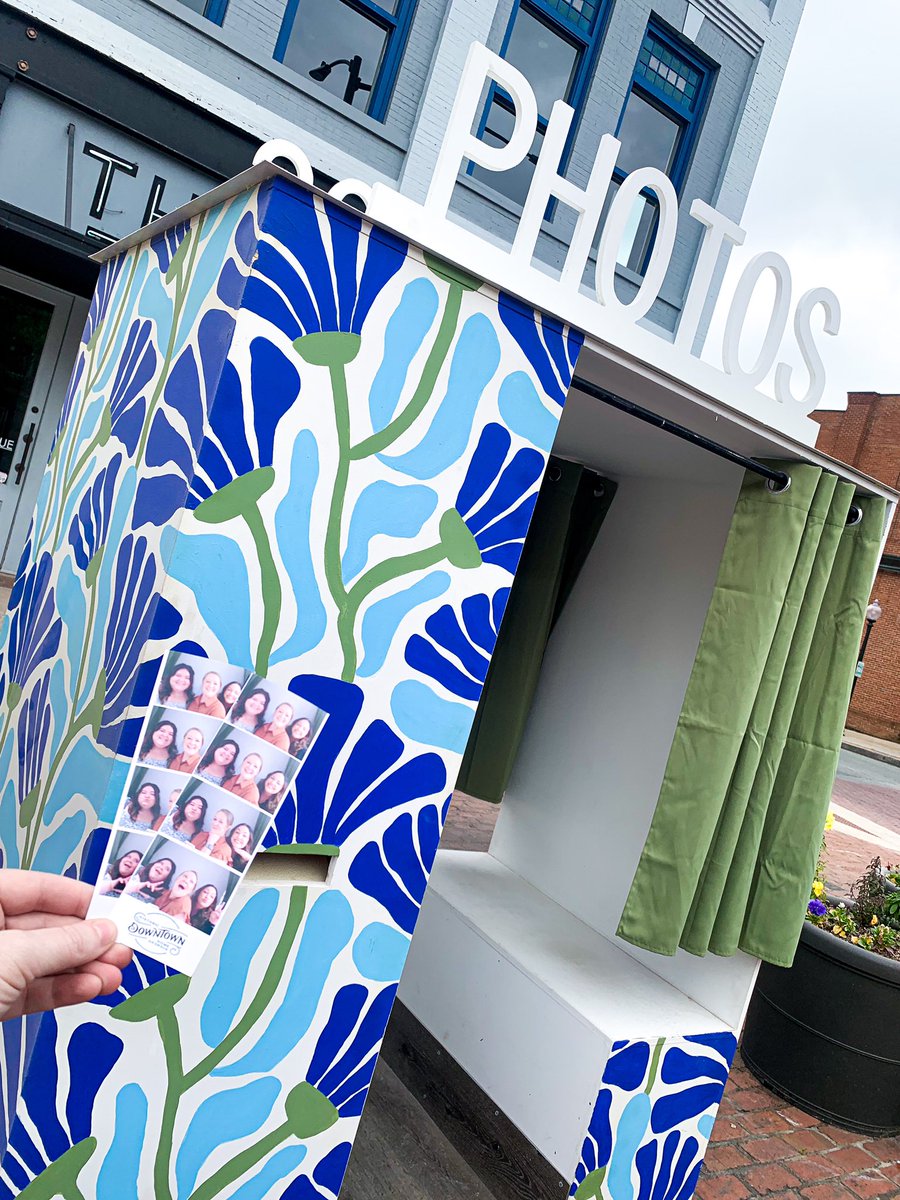 📷CHECK IT OUT📷
The new downtown photobooth is LIVE on the 200 block! With every purchase you get 2 print outs. The proceeds will go towards beautification and public art projects downtown. Don’t forget to tag us when you post them!

#downtownromega