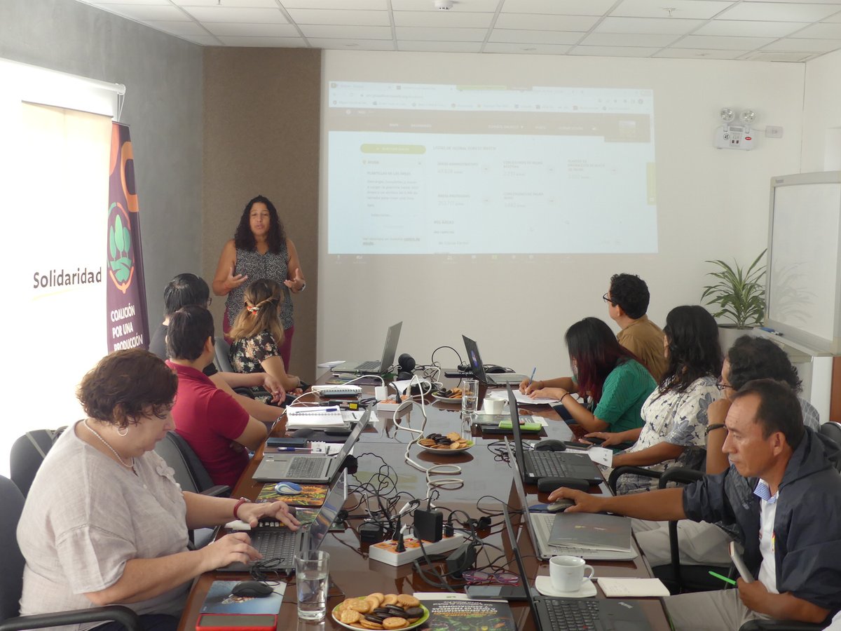 CoalicionPE's tweet image. La @CoalicionPE, la Alliance of Biodiversity International-CIAT [@BiovIntCIAT_esp]  y @proforest  realizan hoy, en las oficinas de @Solidaridad_LAT, un taller de manejo de la herramienta Global Forest Watch Pro (GFWP) para gestionar la trazabilidad de la deforestación en cacao.