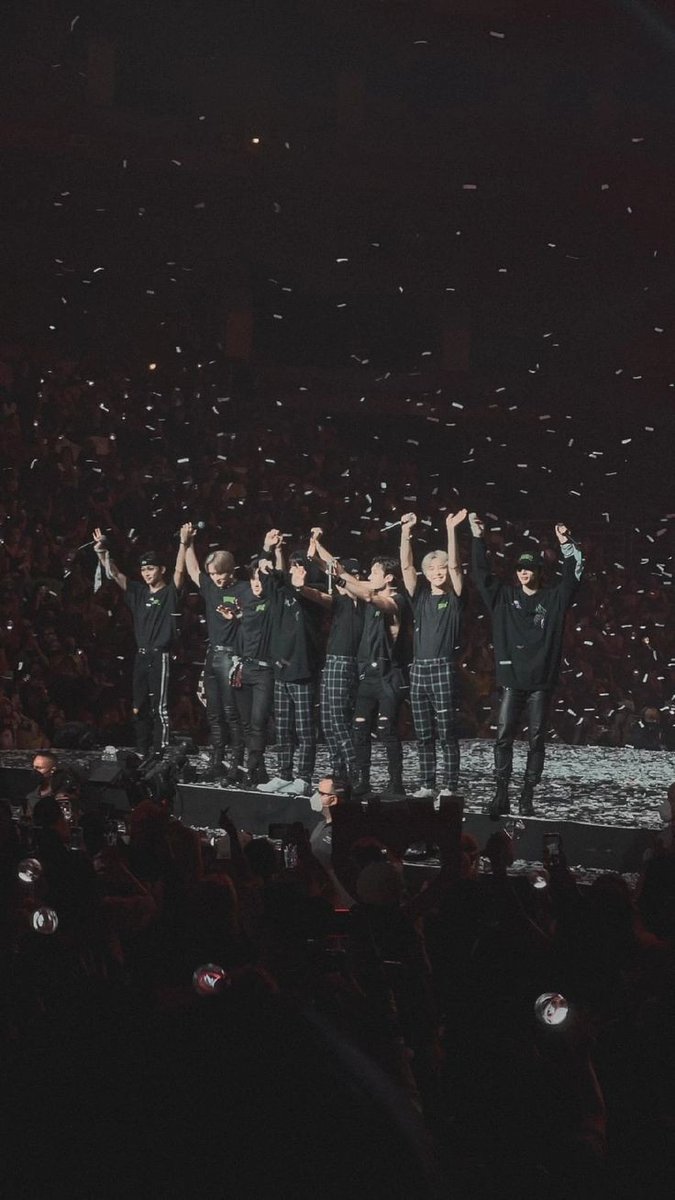 bbistired_'s tweet photo. моим любимым мальчикам 5 лет🥺
уже такие большие 💓
люблю их очень сильно ❤️

#나침반이_가리킨_스키즈_5주년
#OurNeverEndingSKZ
#StrayKids5thAnniversary https://t.co/yEbz41ACEV